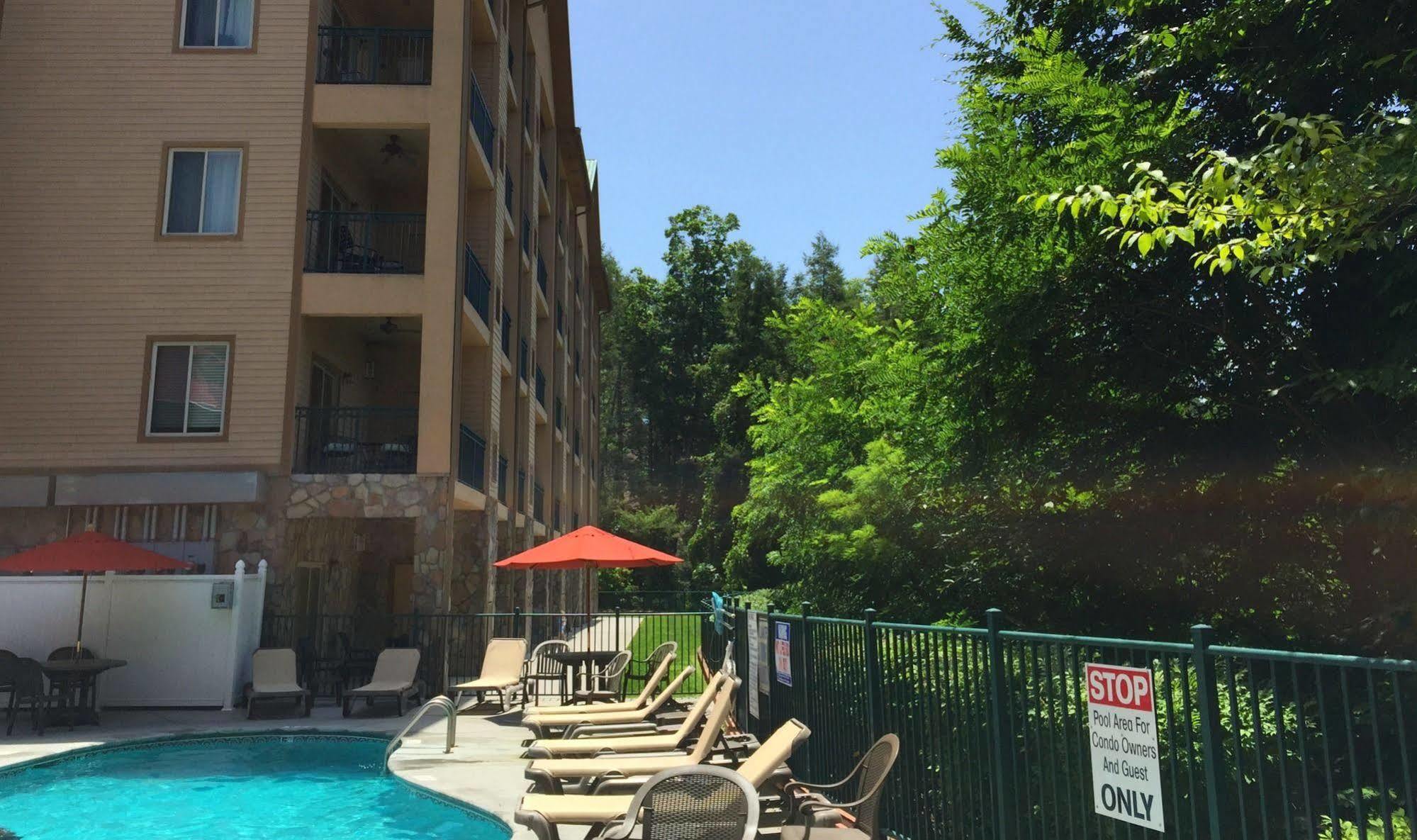 Summit Manor Condominiums Гетлинбург Екстериор снимка